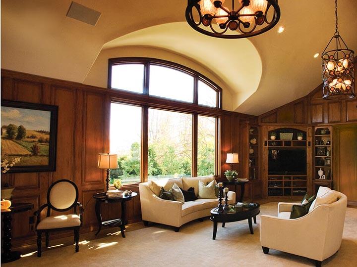Big, beautiful picture windows make the most of the view from your home. Choose from many Renewal by Andersen replacement window styles to create combination windows that look great, work beautifully and will last for years to come.