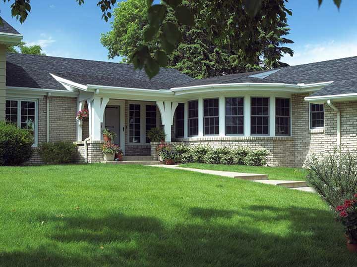 Double hung windows, colonial grilles