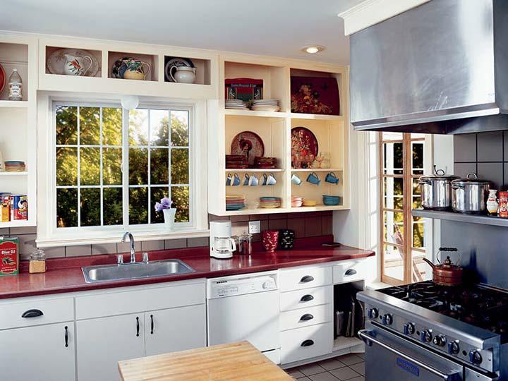 Gliding window with colonial grilles