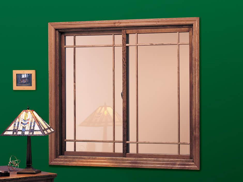 Gliding window with prairie grilles