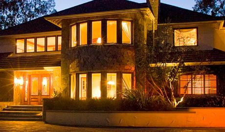 Big, beautiful picture windows make the most of the view from your home. Choose from many Renewal by Andersen replacement window styles to create combination windows that look great, work beautifully and will last for years to come.