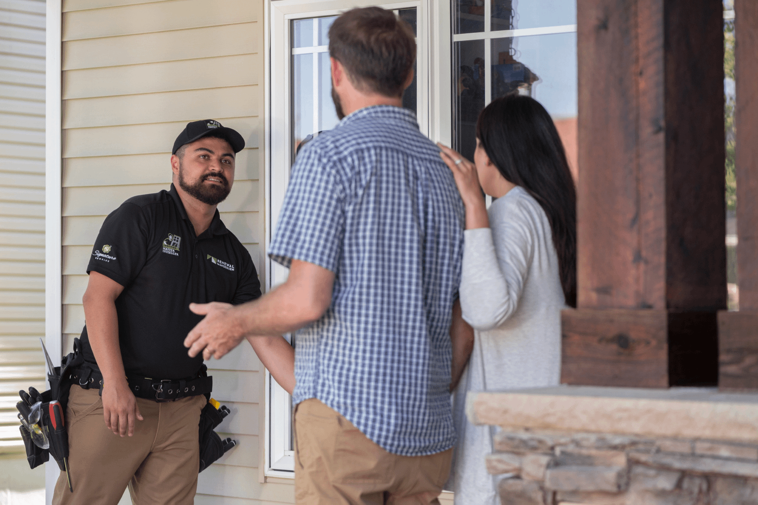 Renewal by Andersen Installer arriving at a homeowners residence